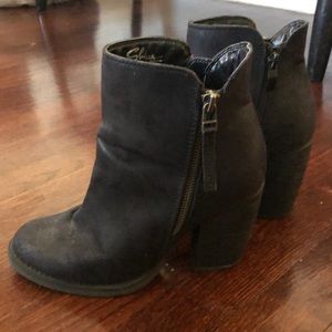 Lulu black booties size 6.5